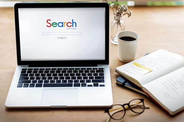 Should Your Business Name Be Included in SEO Blog Titles? A 2025 Guide